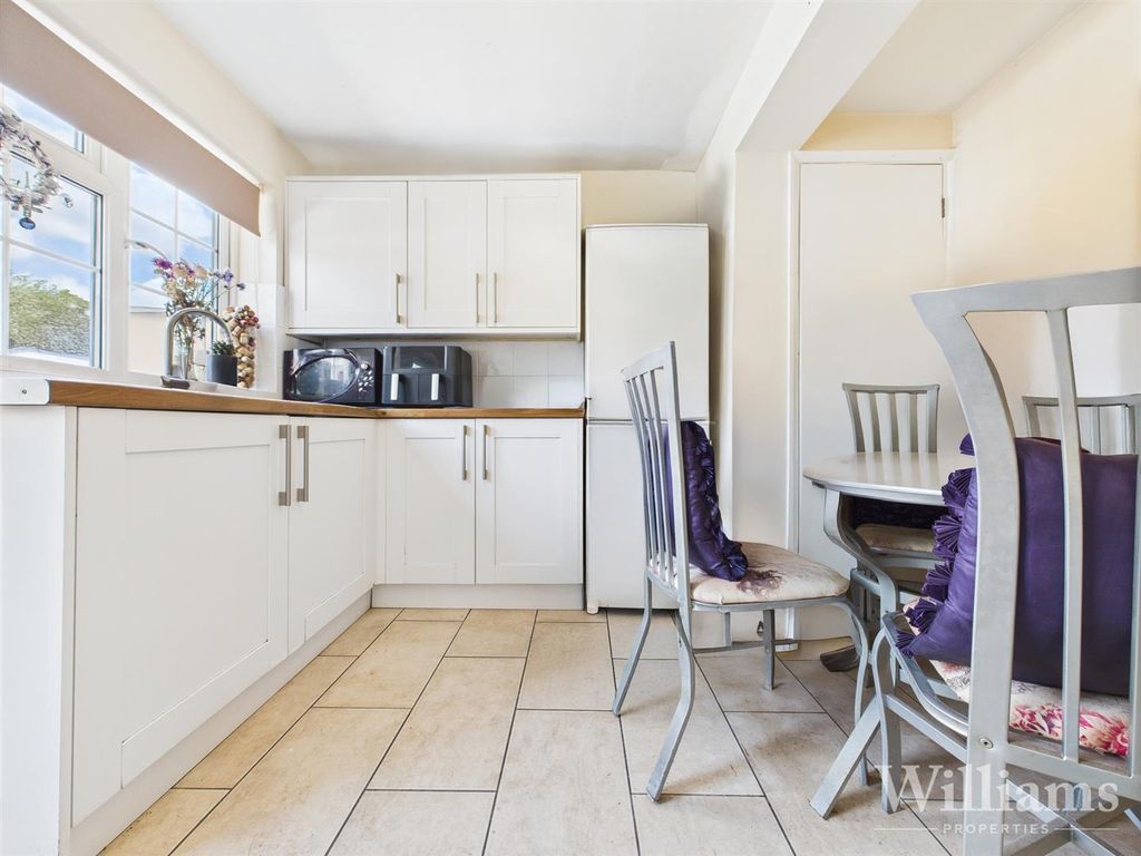 Property photo 3 of 9 Cam04950G0-Pr0086-Still007.Jpg