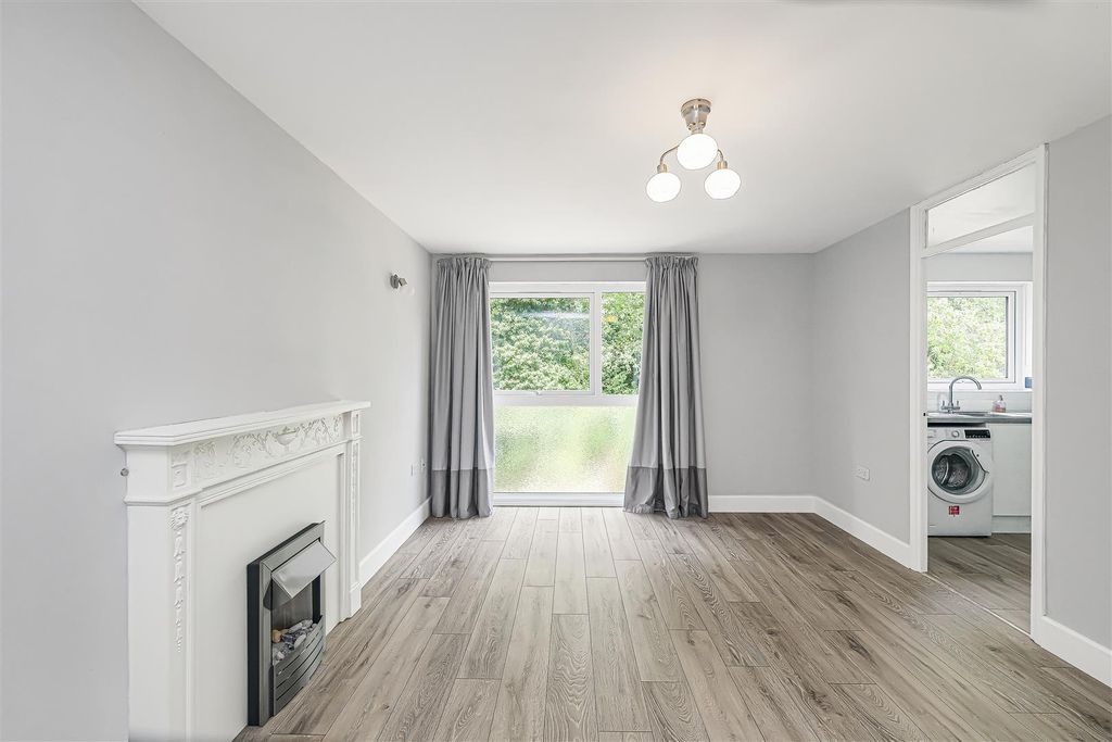 Property photo 3 of 16 52 Trotwood-10.Jpg