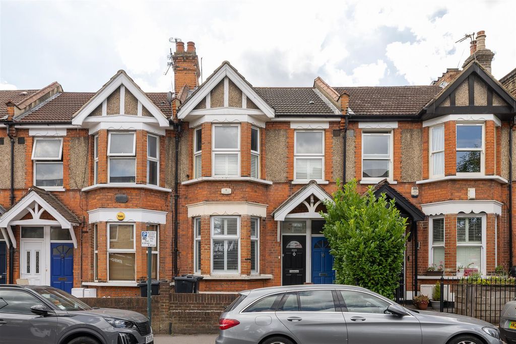 Property photo 1 of 23 George Lane, E18