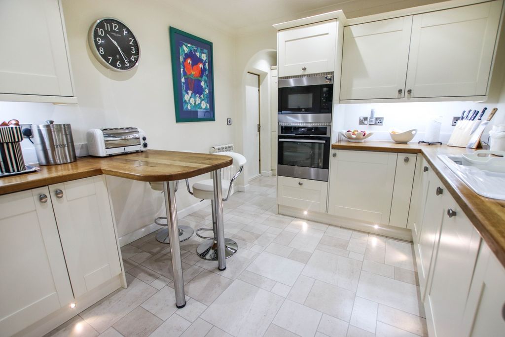 Property photo 3 of 28 4181942