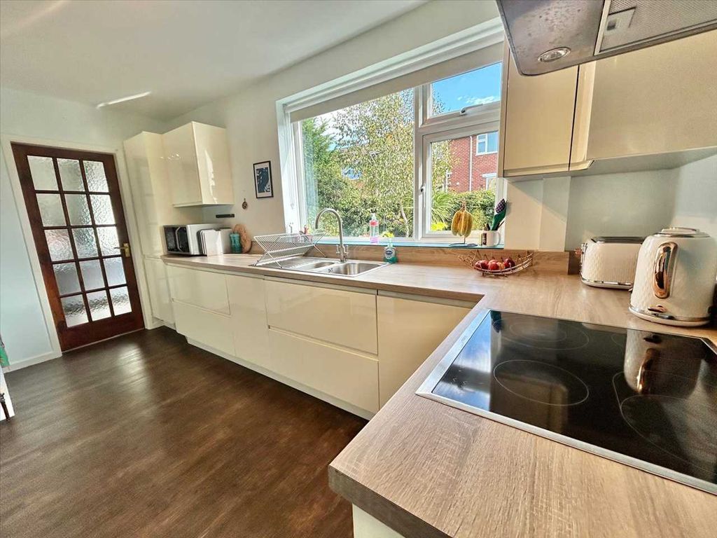 Property photo 2 of 26