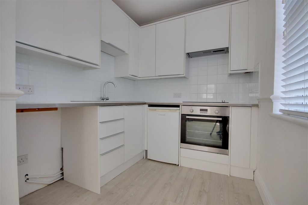 Property photo 2 of 7 Kitchen.Jpg