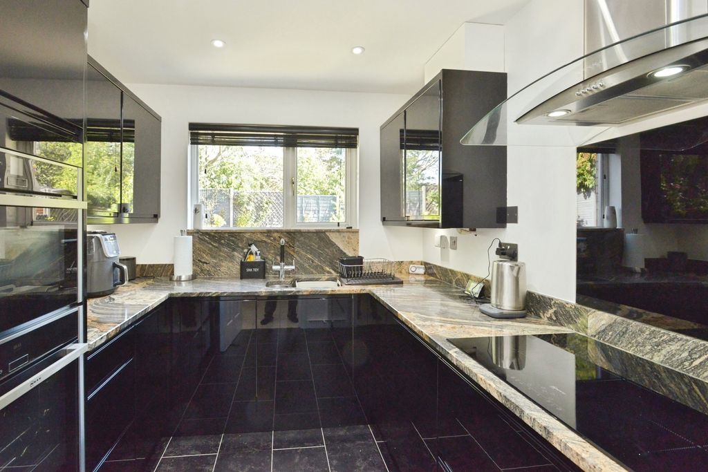 Property photo 3 of 17 Pbox-Img.Jpg