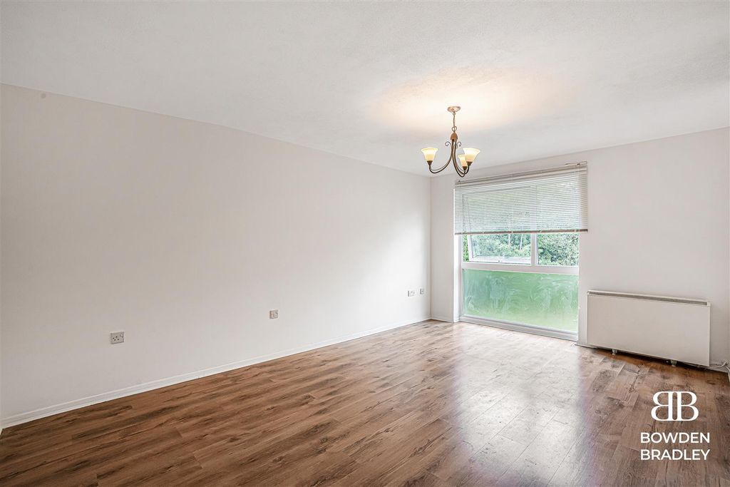Property photo 3 of 14 Living Room