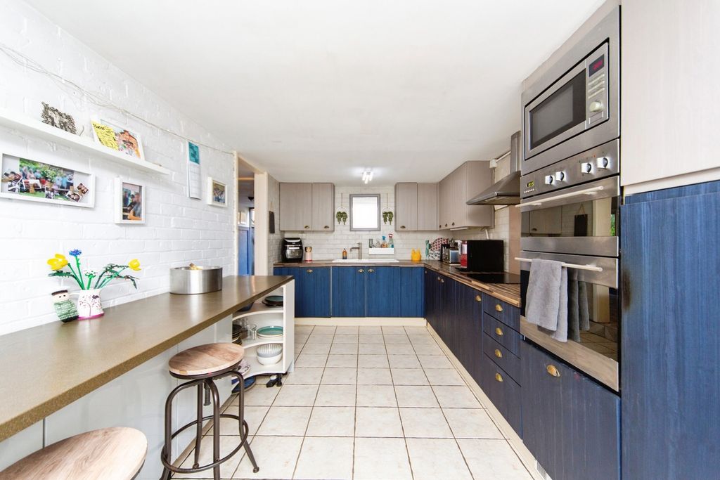 Property photo 2 of 15 Pbox-Img.Jpg