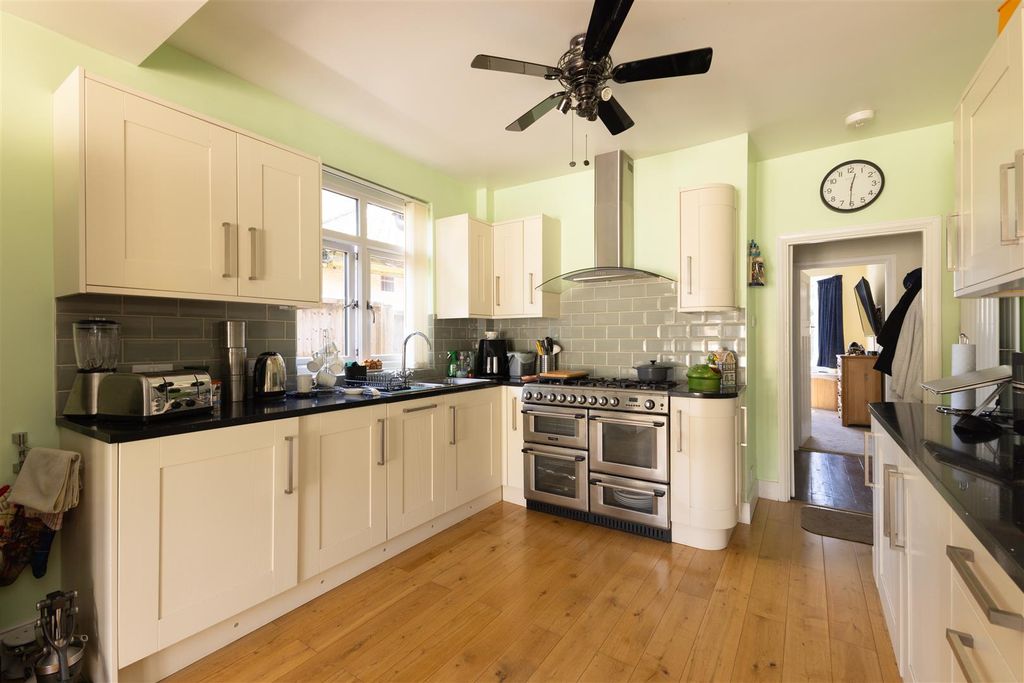 Property photo 3 of 19 Kitchen Diner