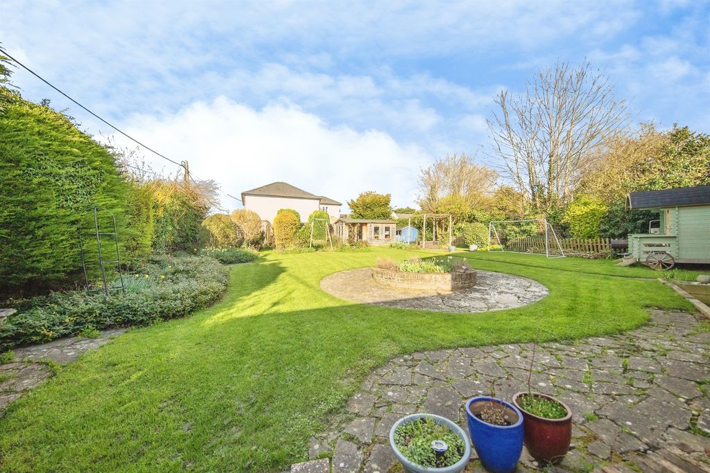 Property photo 3 of 19