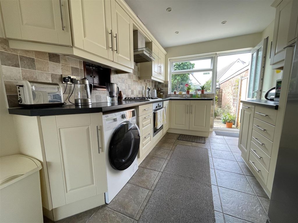 Property photo 3 of 23 Kitchen
