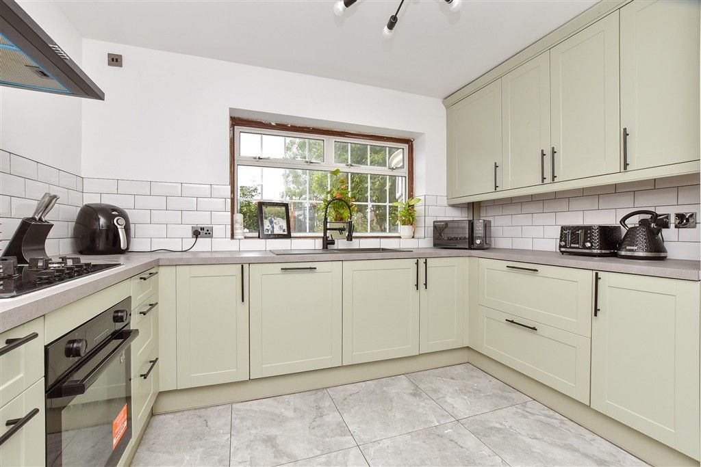 Property photo 3 of 15 Kitchen