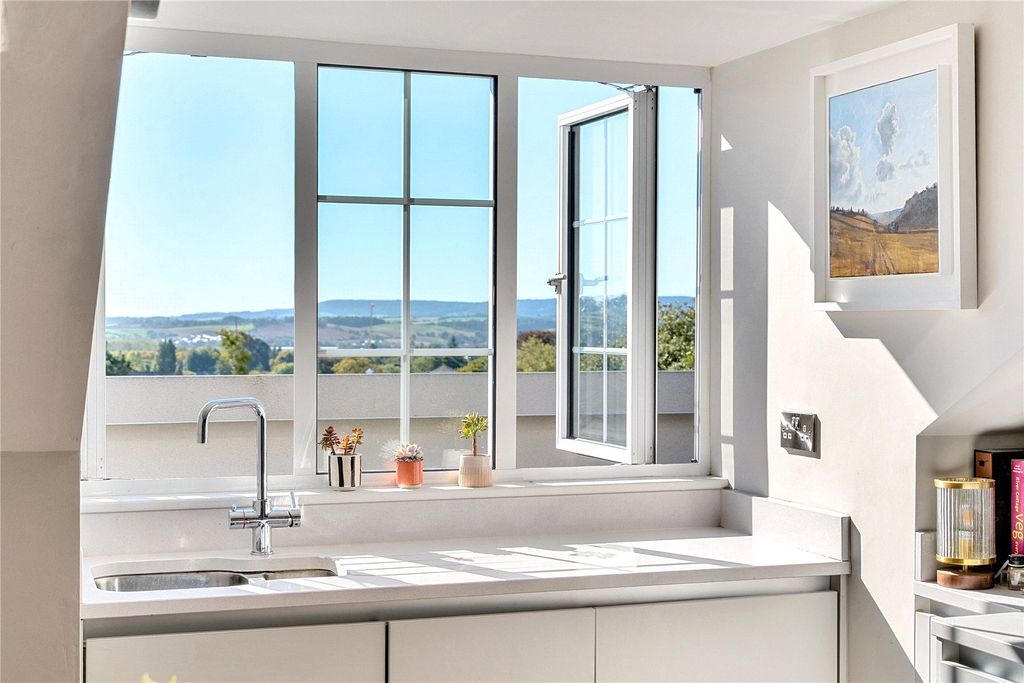 Property photo 2 of 12 Kitchen