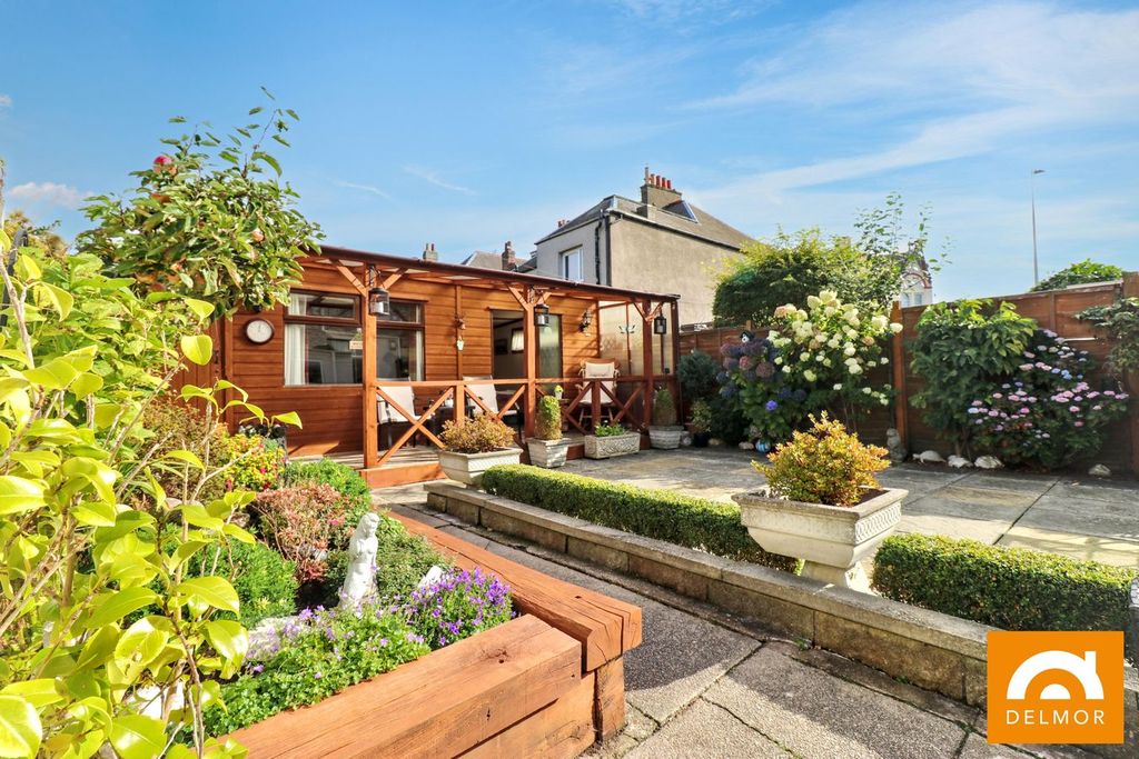 Property photo 2 of 24