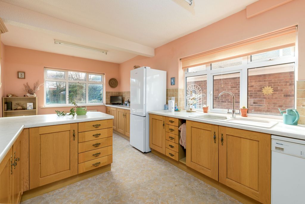 Property photo 2 of 36