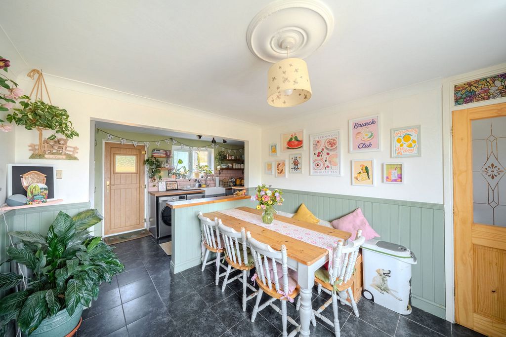 Property photo 1 of 33