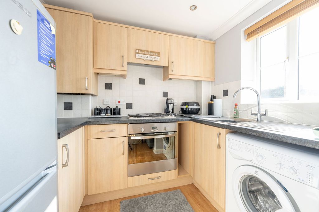 Property photo 3 of 12