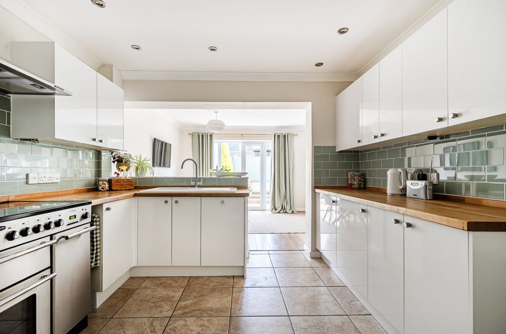 Property photo 3 of 22 1486787-12-6A4B69...