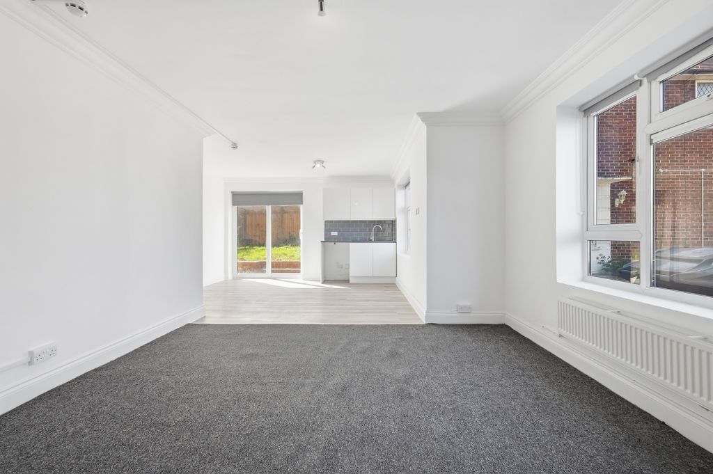 Property photo 3 of 11 Img_0470