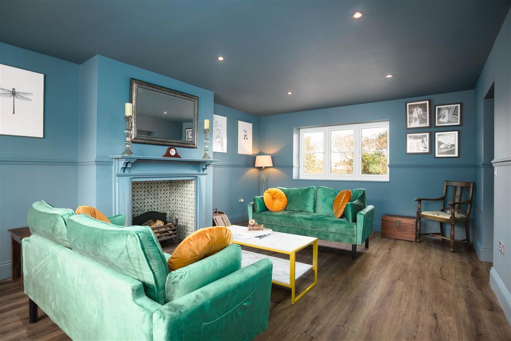 Property photo 3 of 32 00020.Jpg