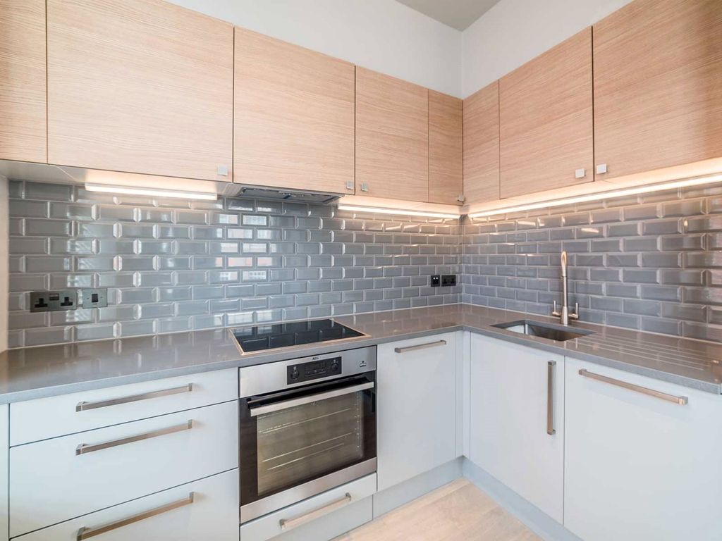 Property photo 3 of 13 Drury Lane House