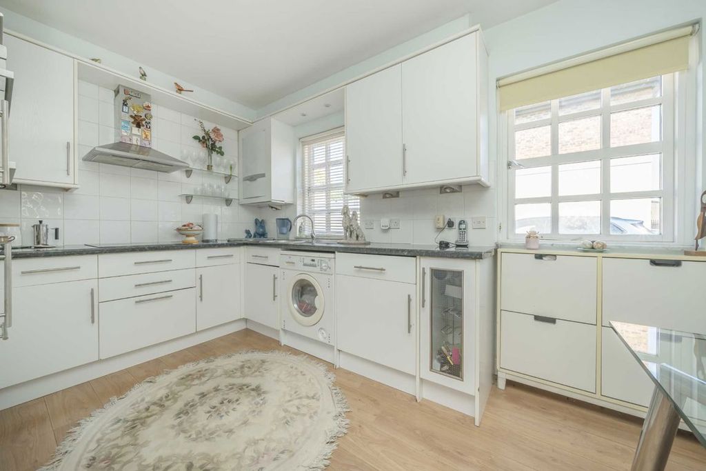 Property photo 3 of 6