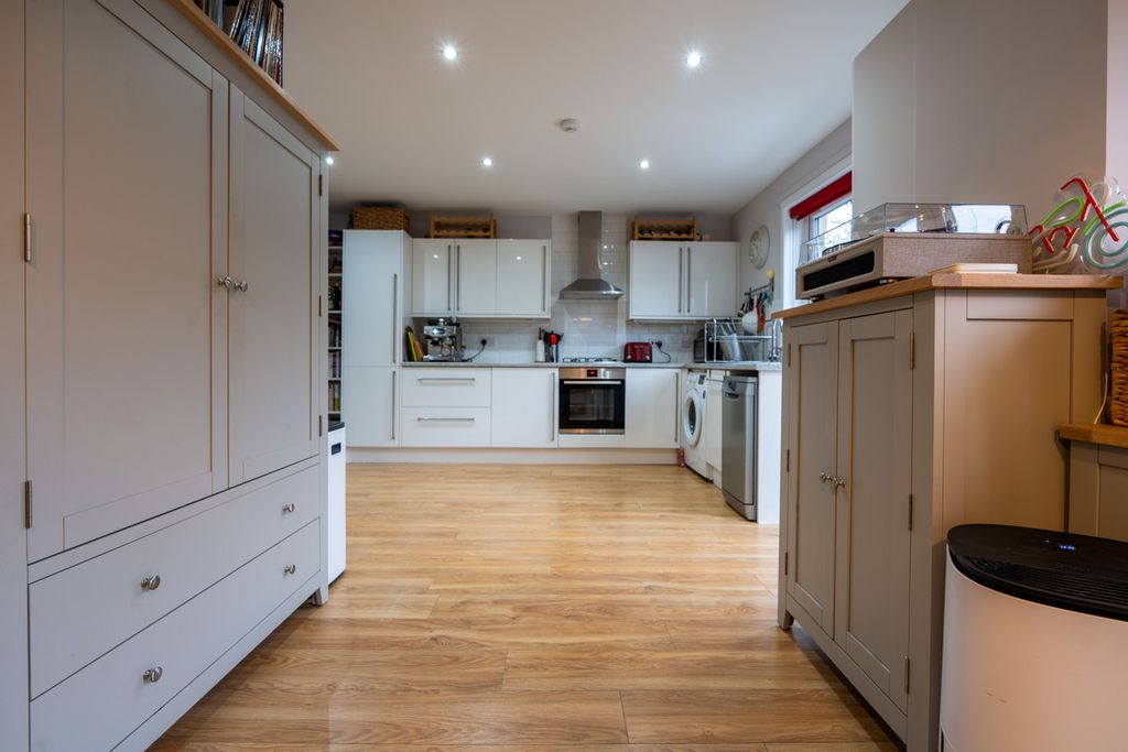 Property photo 3 of 40