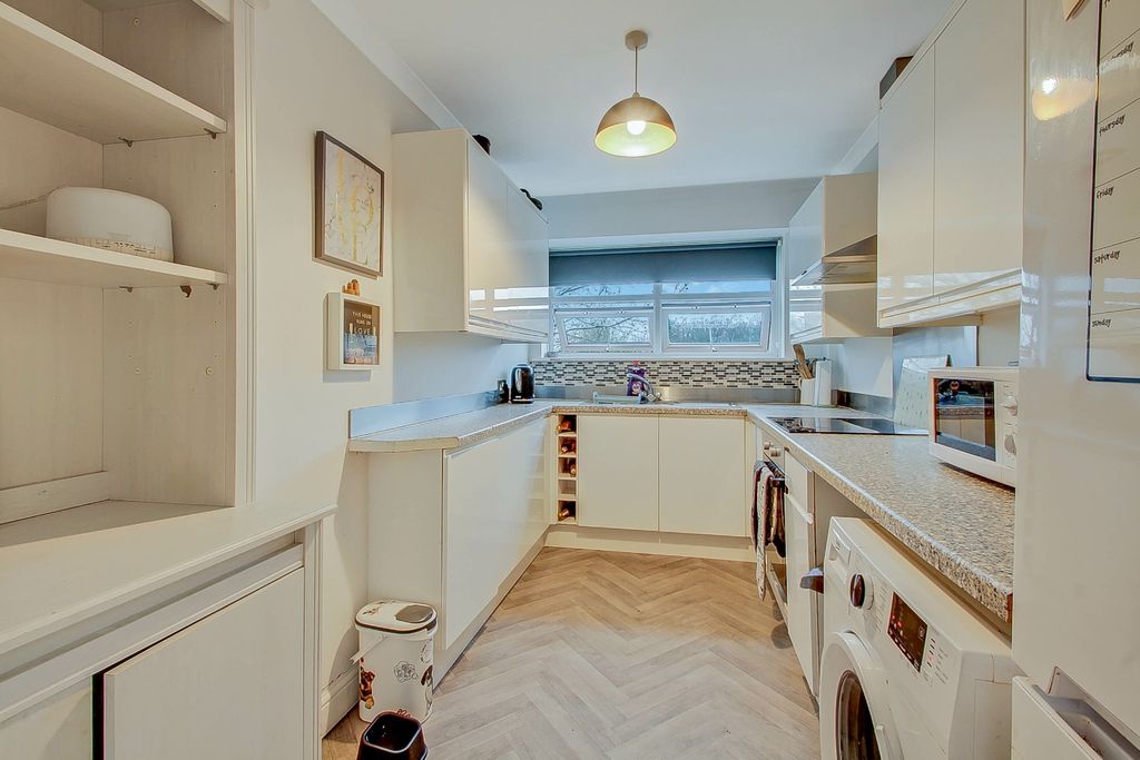 Property photo 2 of 13 3761116