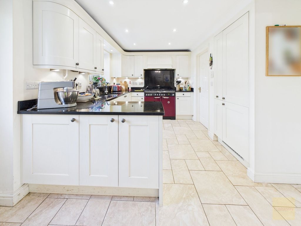 Property photo 3 of 25 Kitchen