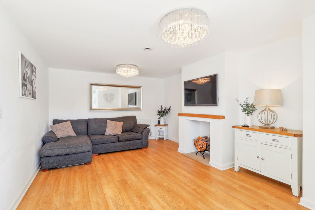 Property photo 3 of 31