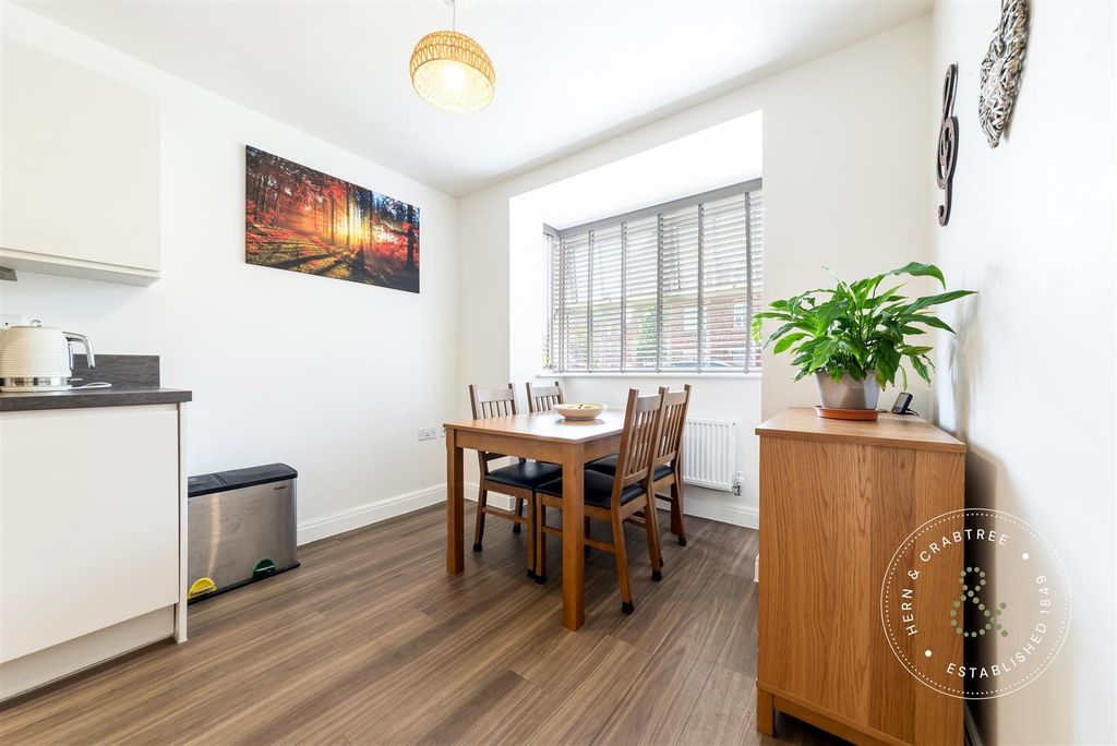 Property photo 2 of 27 Stryd-Elai-11.Jpg