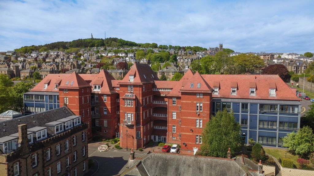 Property photo 1 of 26 Caird House