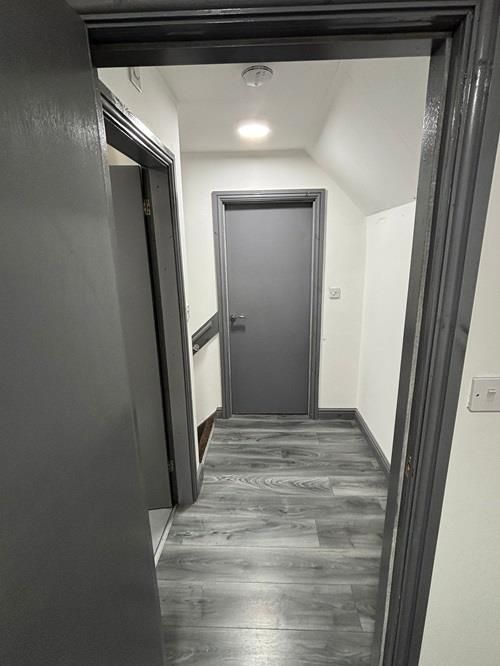 Property photo 1 of 6 Entrance Hallway R.Jpg