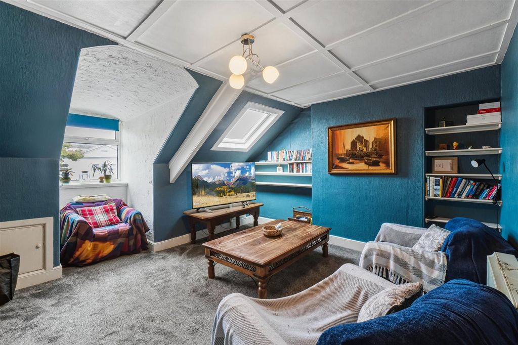 Property photo 2 of 6 Living