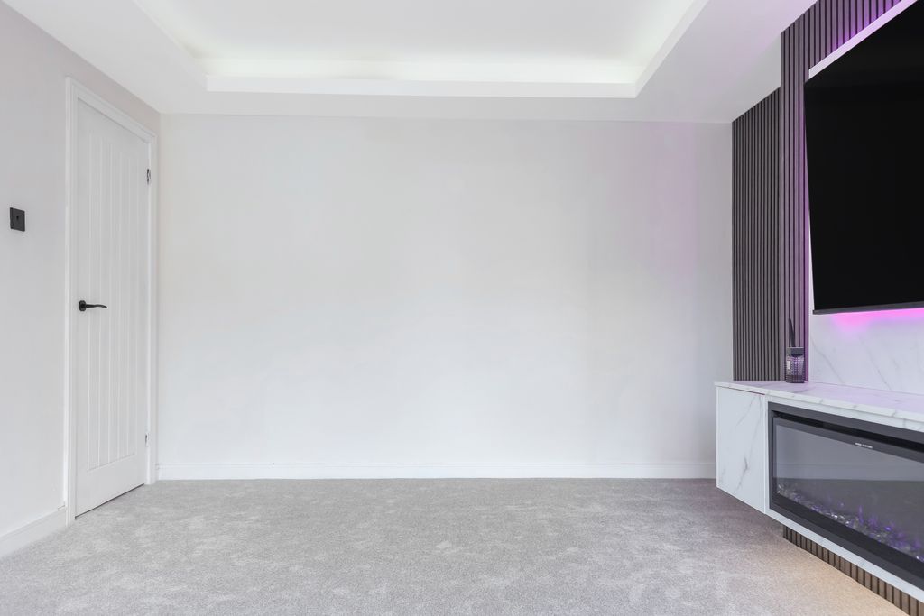 Property photo 3 of 22 Lounge