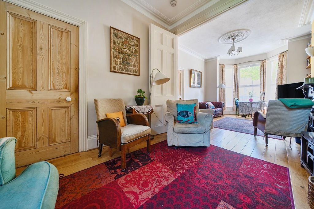 Property photo 3 of 22 1294907-24-6827510c2252c-Arw .Jpg