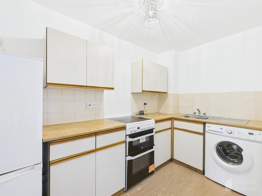 Property photo 3 of 6