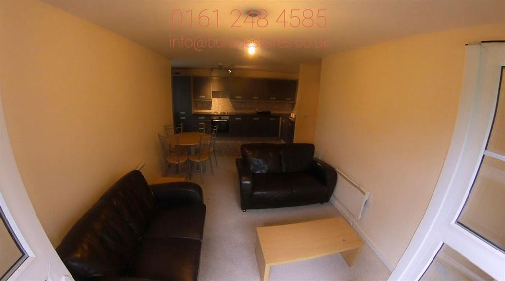 Property photo 2 of 9 Bright, Neutrally Decorated Living Room With Leath...