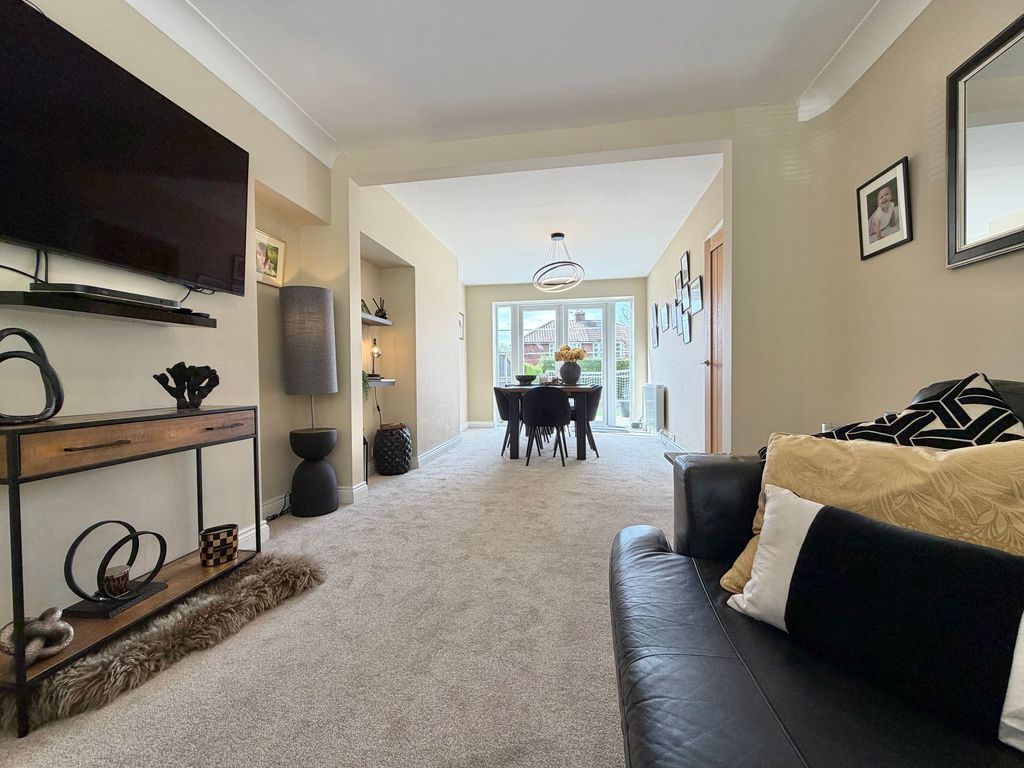 Property photo 2 of 21 Lounge/Diner