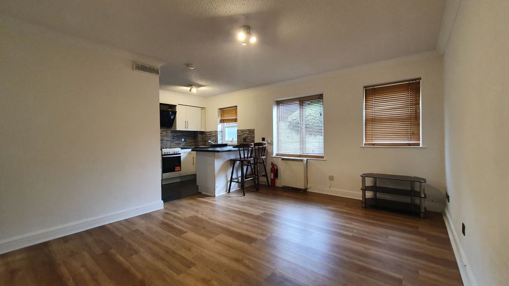 Property photo 1 of 14 2 Bedroom Ground-Floor Flat To Rent