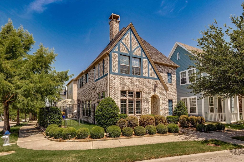 Property photo 1 of 31