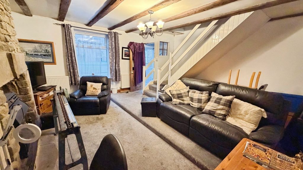 Property photo 3 of 11 Lounge