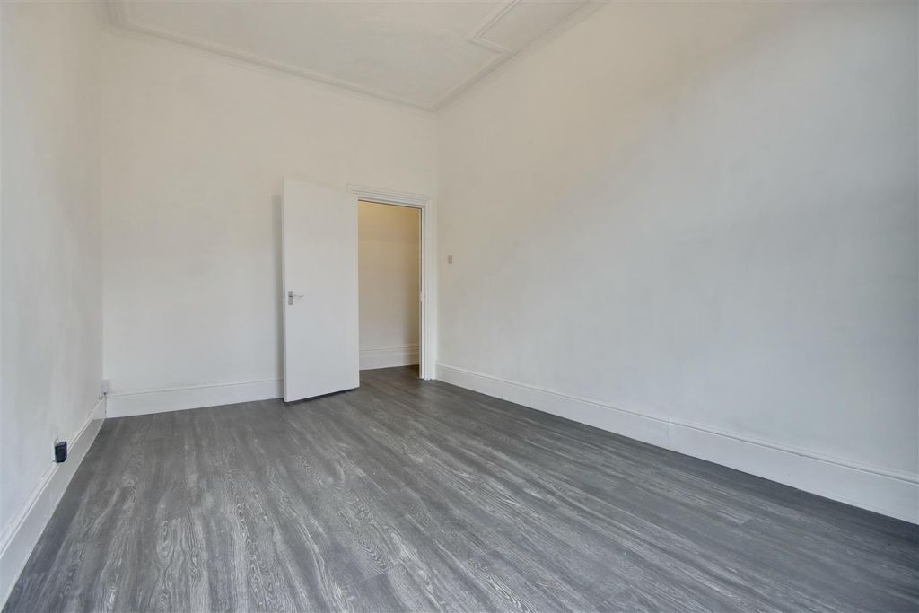 Property photo 3 of 12 Afbf4743-EE12-4A4B-B35C-C1E82Aa9529C_1_201_A.Jpeg