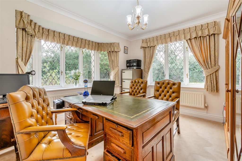 Property photo 3 of 87 8631941-Interior01.Jpg