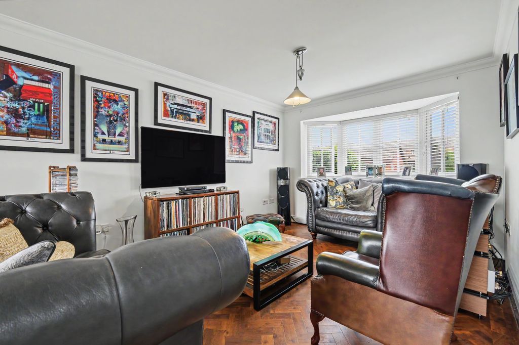 Property photo 2 of 19 5164293