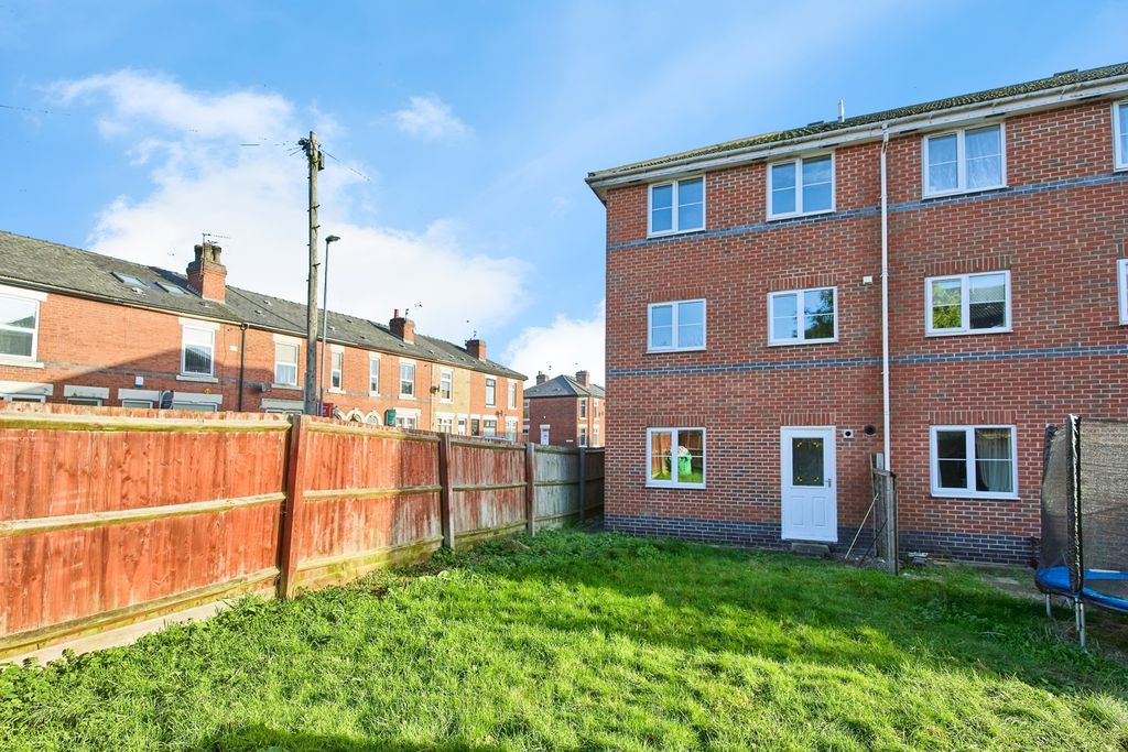 Property photo 3 of 20 Garden