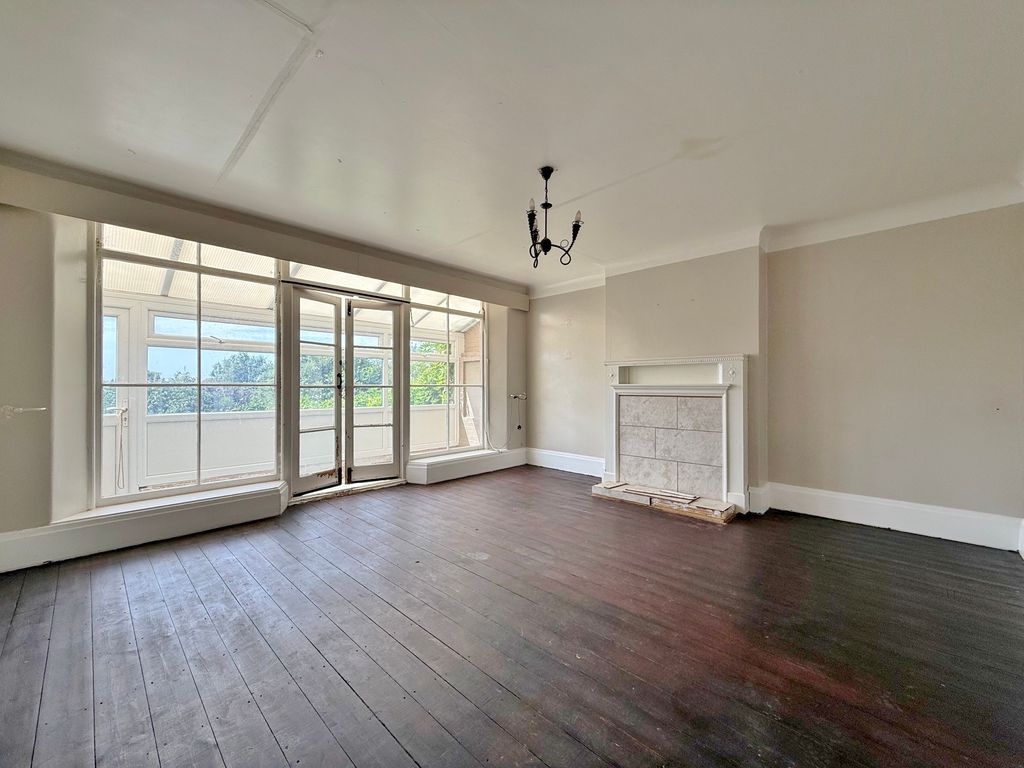 Property photo 3 of 25
