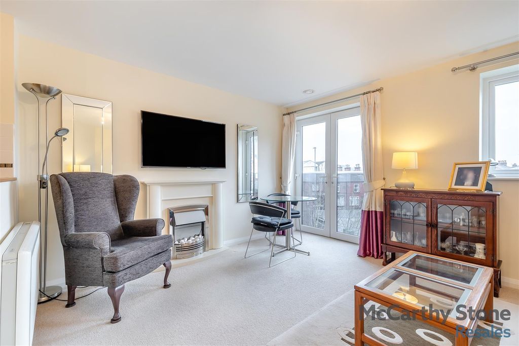Property photo 2 of 22 8637045-Interior16.Jpg