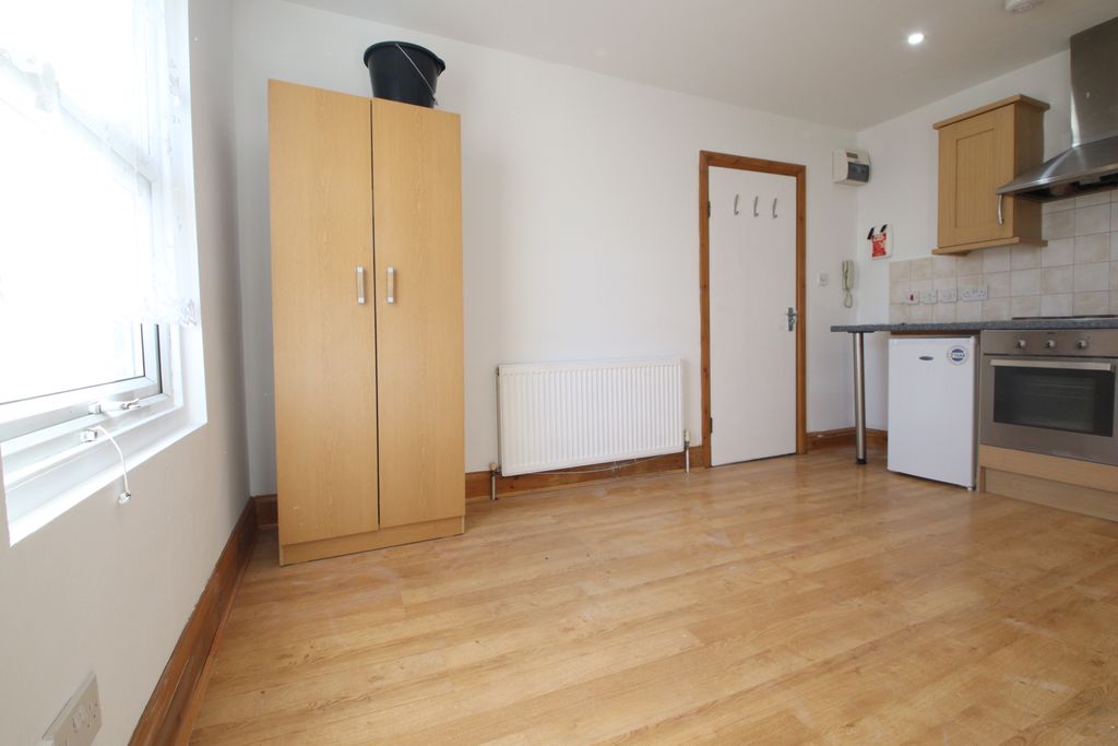 Property photo 2 of 3