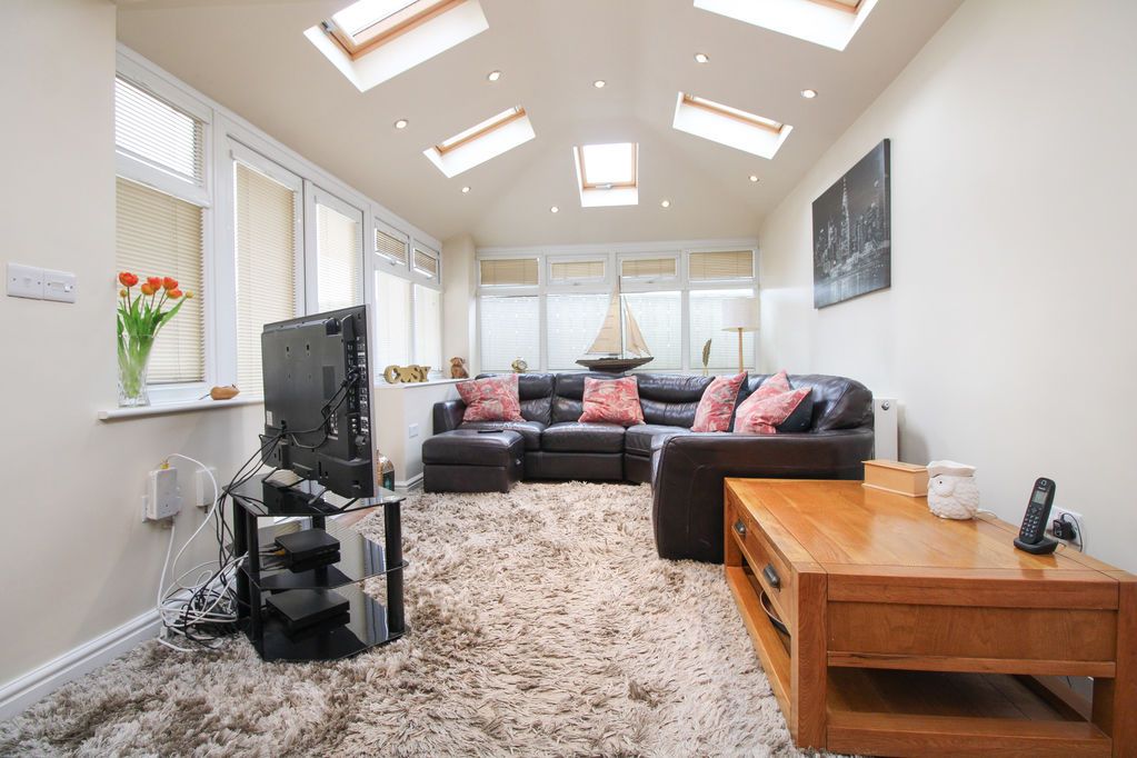 Property photo 2 of 18 Living Space