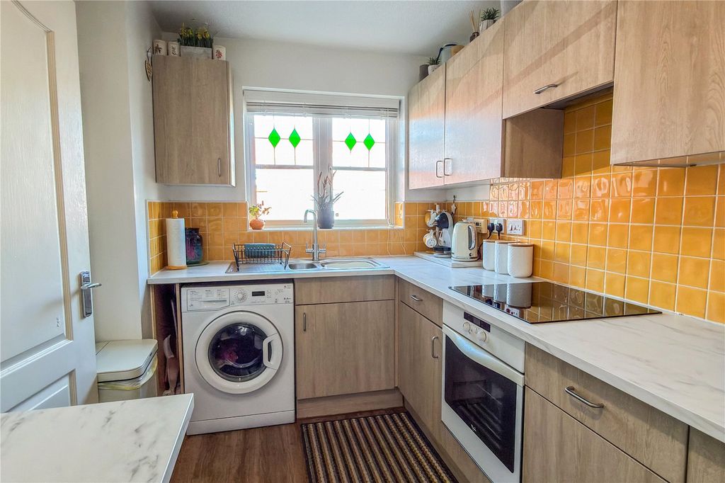 Property photo 2 of 22 Picture No. 17