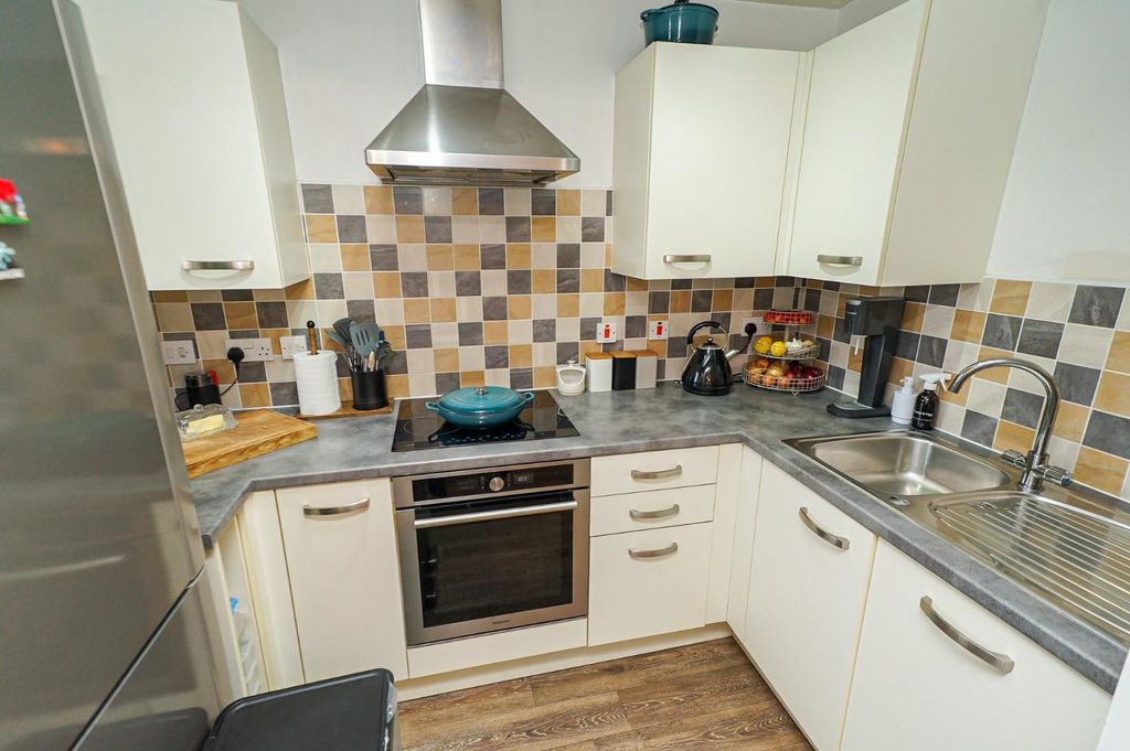 Property photo 3 of 15