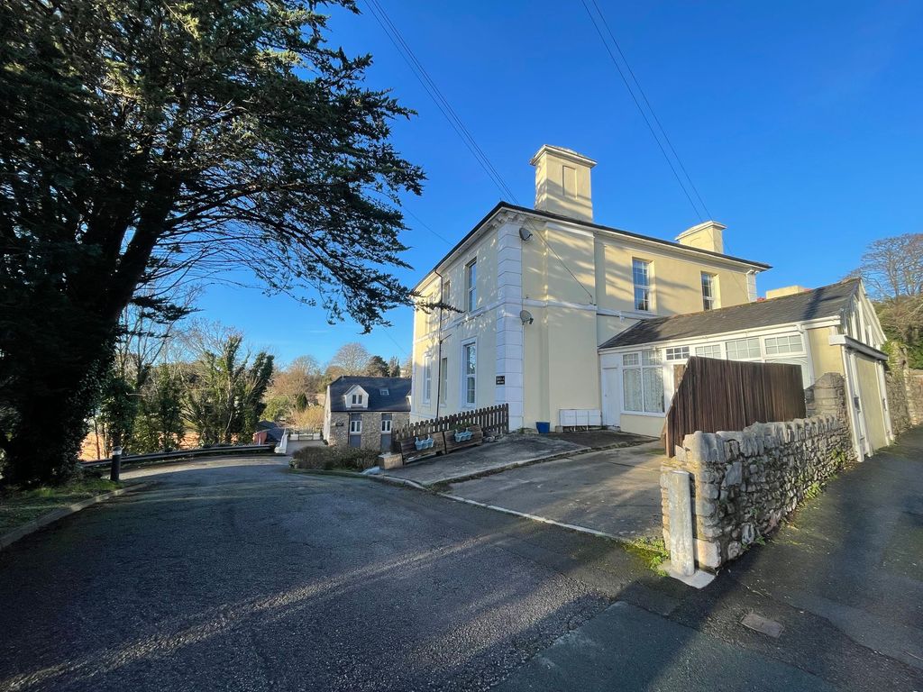 Property photo 1 of 9